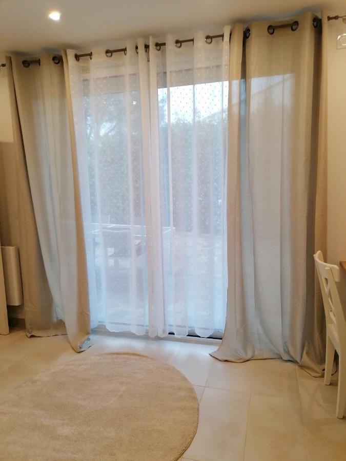 Appartement T2 Rez De Villa Proche Bord De Mer Le Pradet Exterior photo